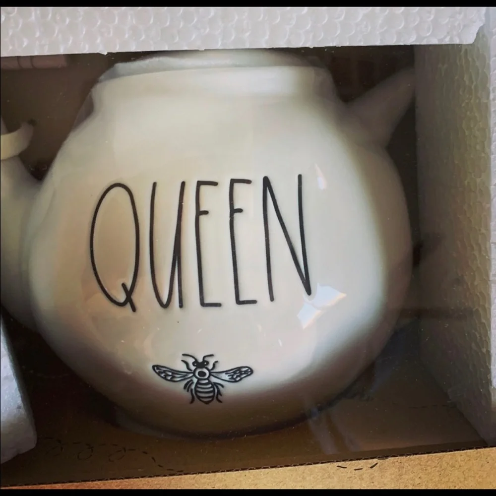 Rae Dunn “ Queen” Teapot and “ Honey “ Jar Set_2